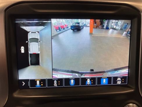 Used 2022 GMC Sierra 2500 SLT w/ SLT Preferred Package image 23