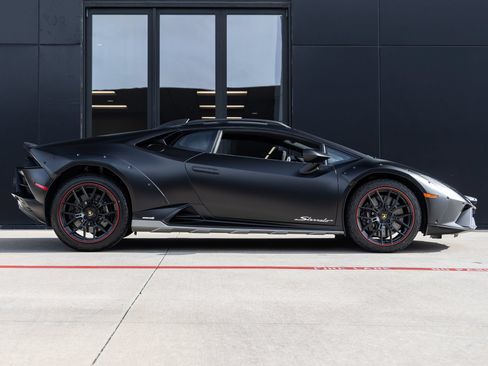 Used 2023 Lamborghini Huracan Sterrato AWD/4WD image 10