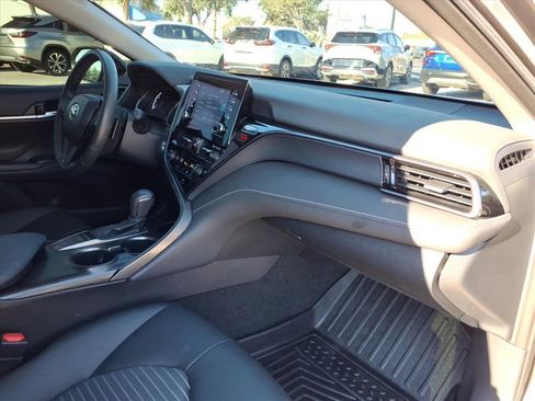 Used 2024 Toyota Camry SE image 18