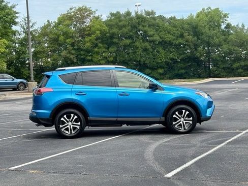 Used 2016 Toyota RAV4 LE FWD image 9