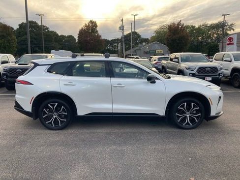 Used 2025 Toyota Crown Signia XLE image 10