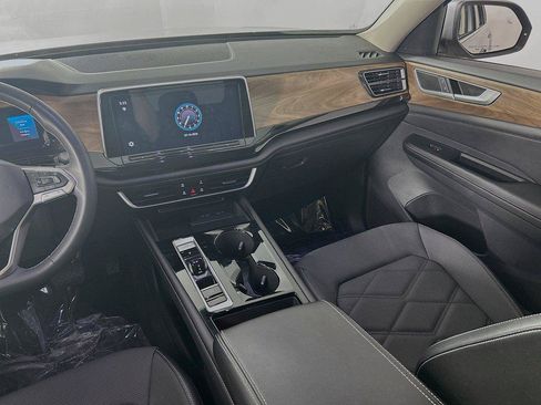 Certified 2024 Volkswagen Atlas SE w/ Panoramic Sunroof Package AWD/4WD image 23