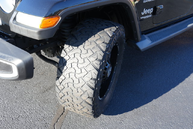Used 2021 Jeep Wrangler Unlimited Sahara AWD/4WD image 13