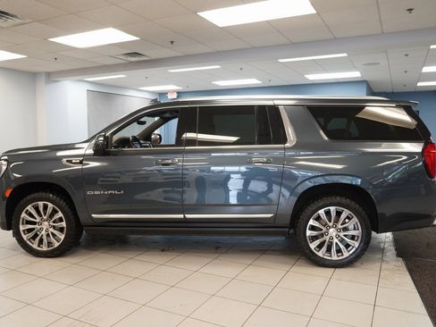 Used 2021 GMC Yukon XL Denali w/ Denali Premium Package image 2