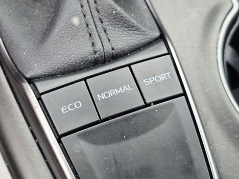 Certified 2023 Toyota Camry SE image 18