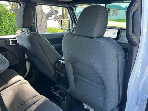 Used 2025 Jeep Wrangler Sport image 32