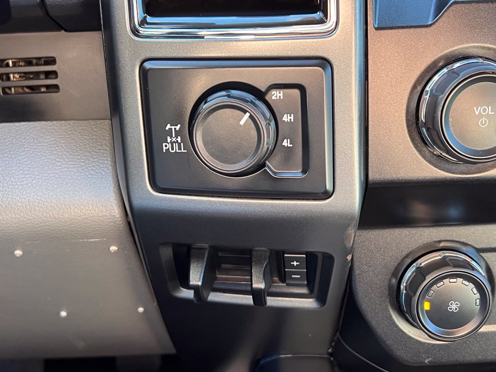 Used 2021 Ford F250 XLT w/ XLT Premium Package AWD/4WD image 32