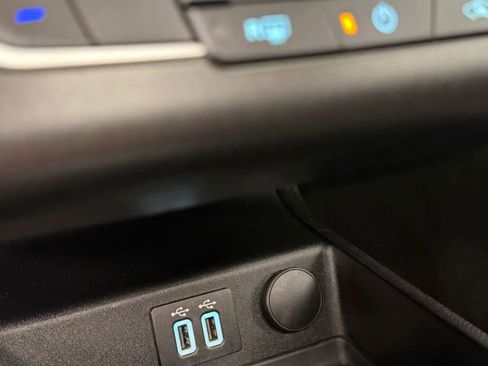Used 2020 Ford Fusion SE FWD image 25