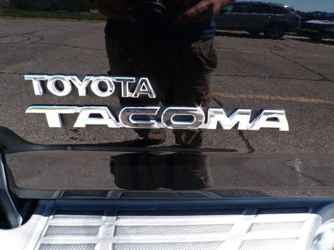 Used 2014 Toyota Tacoma 4x4 Double Cab w/ SR5 Package image 17