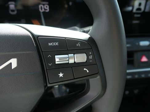 New 2025 Kia K4 LXS image 14