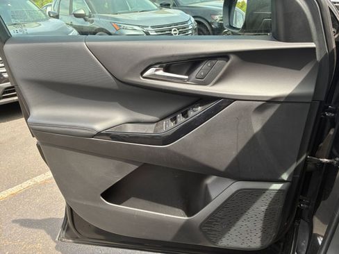 Used 2025 Chevrolet Equinox LT image 18