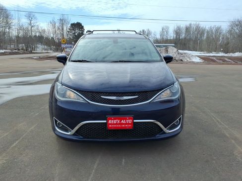 Used 2017 Chrysler Pacifica Touring-L Plus image 9