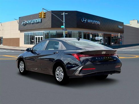 New 2026 Hyundai Elantra Hybrid FWD image 5