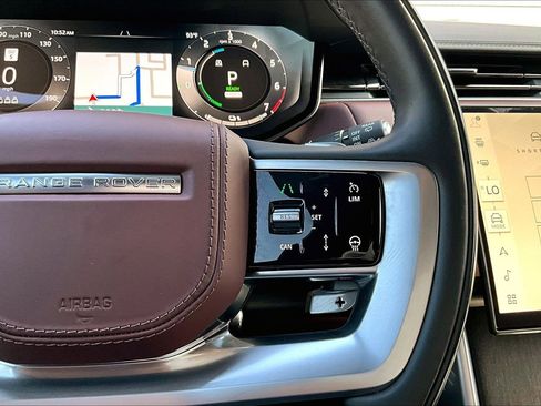 Used 2025 Land Rover Range Rover Autobiography image 18