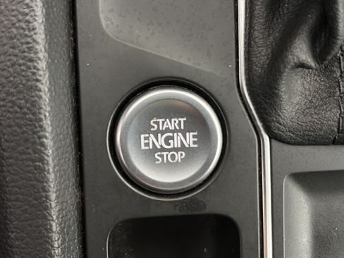 Used 2018 Volkswagen Atlas SEL FWD image 29