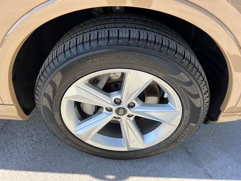 Certified 2025 Audi Q7 3.0T Premium w/ Convenience Package image 12