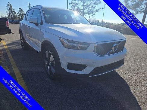 Used 2019 Volvo XC40 T5 Momentum image 1