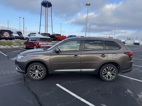Used 2017 Mitsubishi Outlander SE image 6