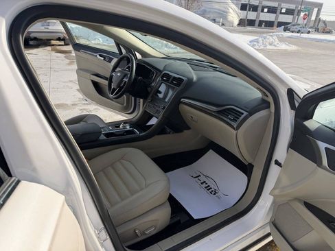 Used 2020 Ford Fusion SEL image 15