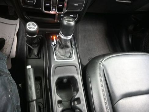 Used 2023 Jeep Wrangler Unlimited Sahara AWD/4WD image 11
