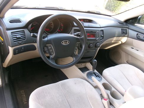 Used 2010 Kia Optima LX w/ Convenience Pkg image 14