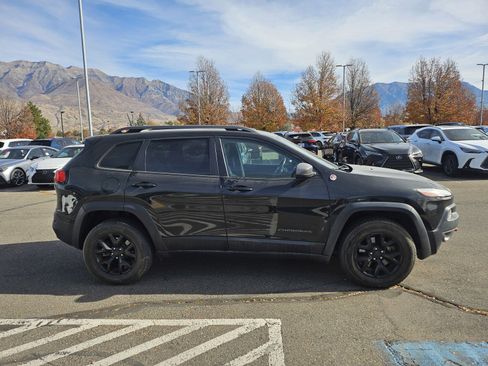 Used 2016 Jeep Cherokee Trailhawk w/ Comfort/Convenience Group image 9
