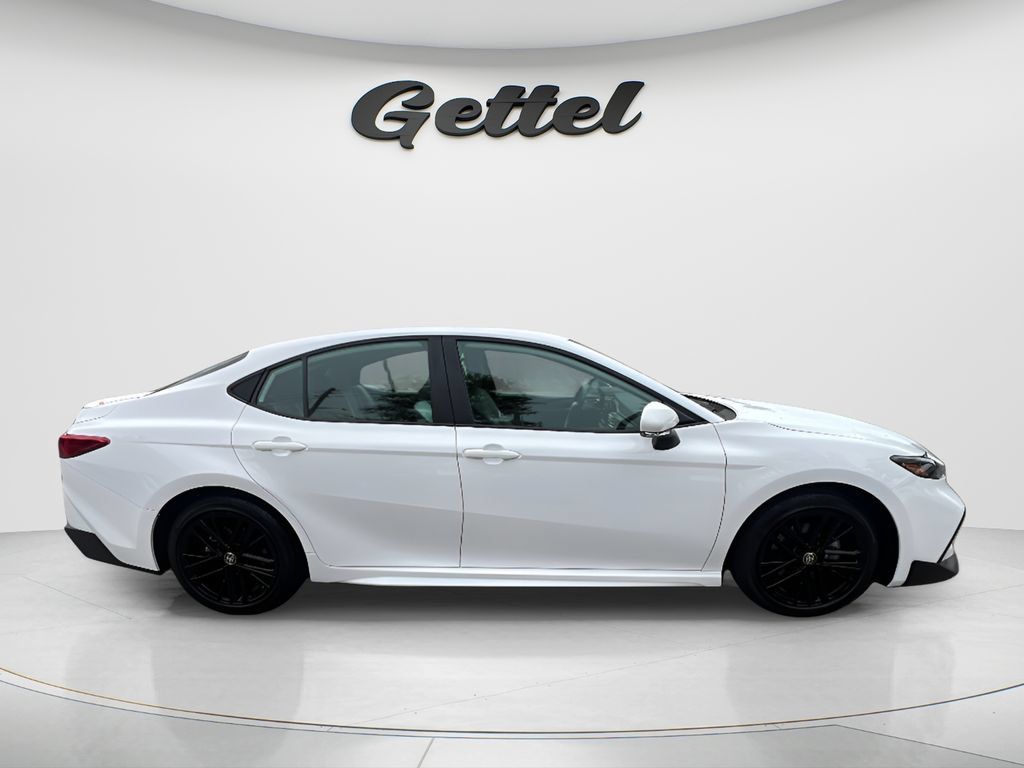 Used 2026 Toyota Camry SE FWD image 4