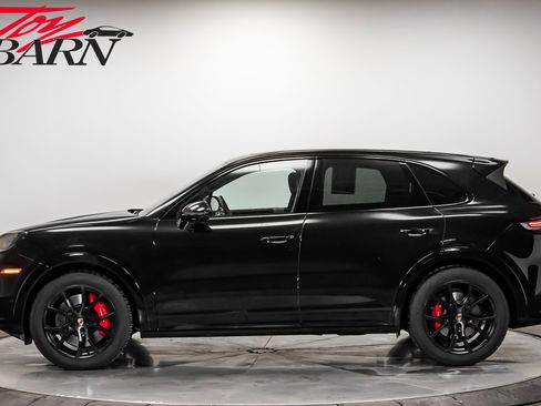 Used 2025 Porsche Cayenne GTS image 2