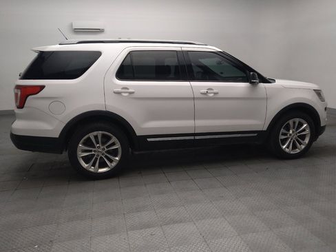 Used 2019 Ford Explorer XLT w/ Equipment Group 202A FWD image 10