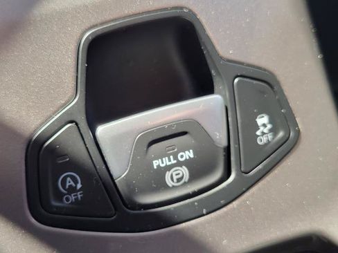 Used 2021 Jeep Renegade Limited AWD/4WD image 25