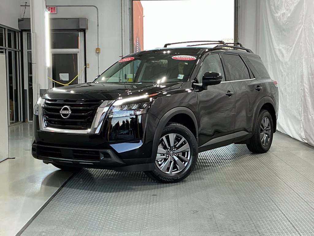 Used 2025 Nissan Pathfinder SV FWD image 2