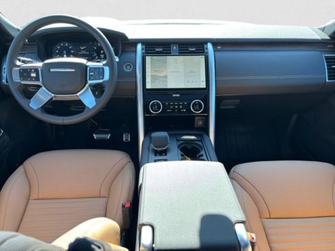Used 2025 Land Rover Discovery Dynamic SE AWD/4WD image 13