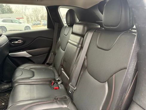 Used 2018 Jeep Cherokee Trailhawk w/ Quick Order Package 27L image 7