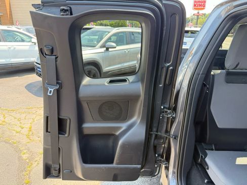 Used 2019 Toyota Tacoma SR5 w/ SR5 Appearance Package (SM) RWD image 8