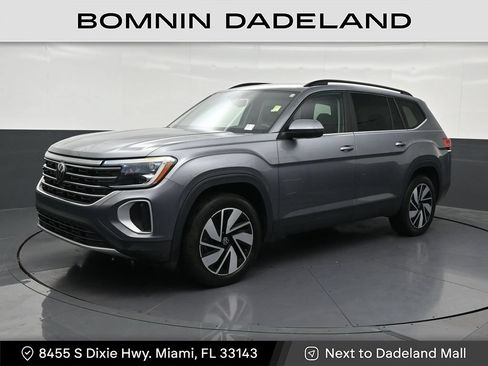 Used 2024 Volkswagen Atlas SE FWD image 1