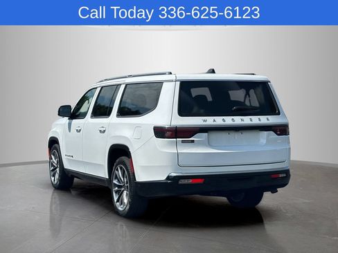 Used 2025 Jeep Wagoneer L Series III w/ Premium Group I AWD/4WD image 7