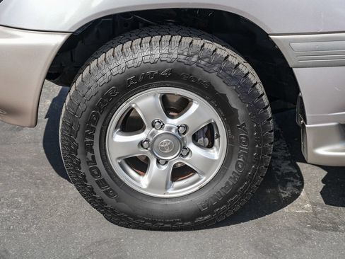 Used 2001 Toyota Land Cruiser AWD/4WD image 9