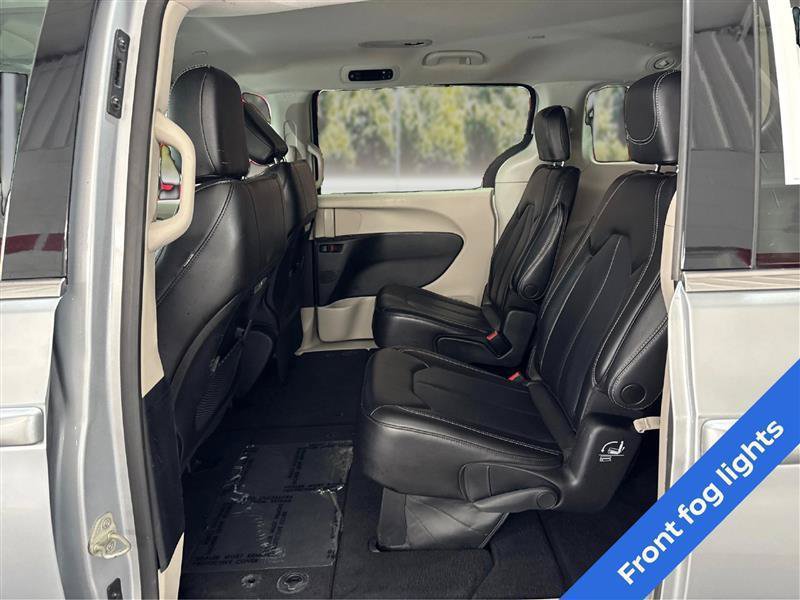 Used 2023 Chrysler Pacifica Touring-L FWD image 10
