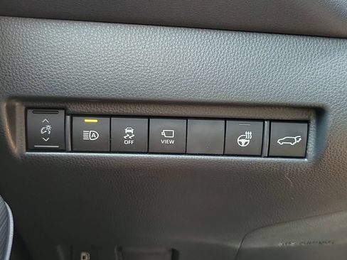Used 2024 Toyota Venza Limited AWD/4WD image 29