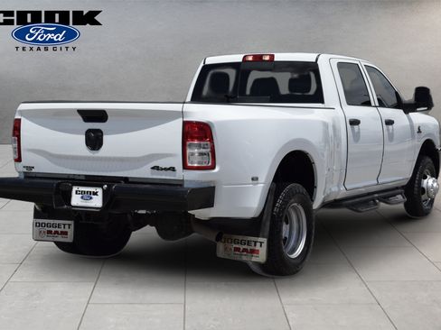 Used 2024 RAM 3500 Tradesman w/ Convenience Group AWD/4WD image 3