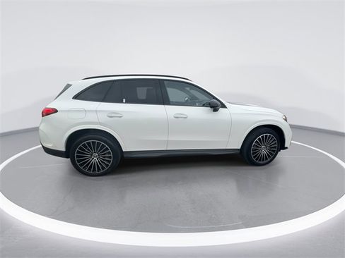 Used 2024 Mercedes-Benz GLC 300 4MATIC image 9