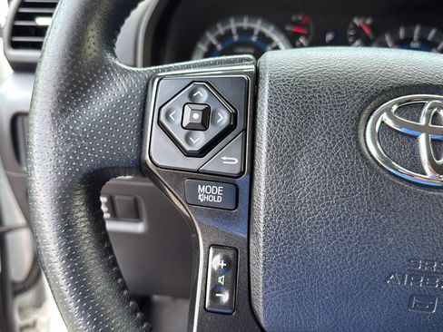 Used 2018 Toyota 4Runner TRD Off-Road AWD/4WD image 21