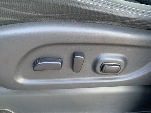 Used 2019 Nissan Titan SV w/ SV Convenience Package image 33