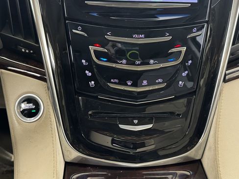 Used 2015 Cadillac Escalade Luxury image 22