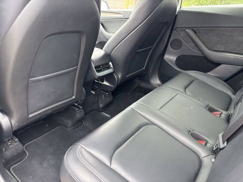 Used 2024 Tesla Model Y Long Range AWD/4WD image 17