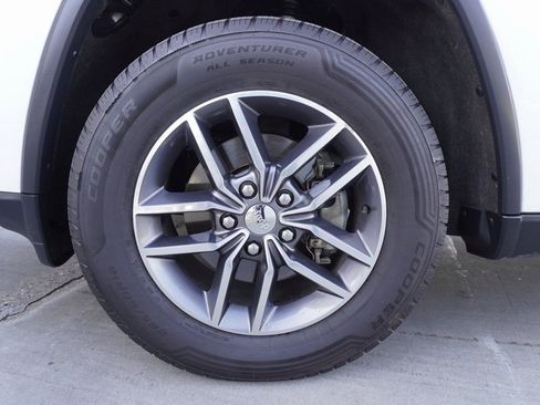 Used 2017 Jeep Grand Cherokee Limited image 22