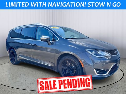 Used 2020 Chrysler Pacifica Limited FWD image 1