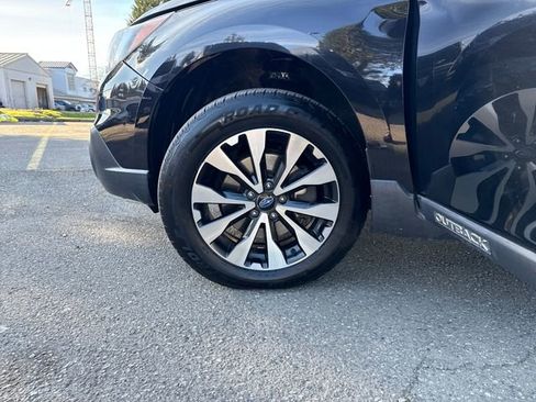 Used 2017 Subaru Outback 2.5i Limited AWD/4WD image 30
