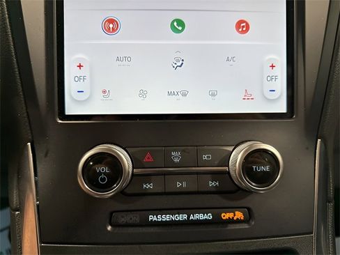 Used 2024 Ford Edge Titanium image 16