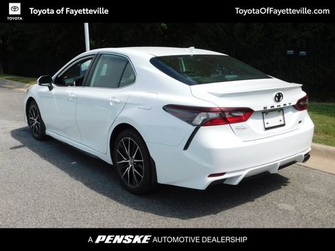 Used 2023 Toyota Camry SE FWD image 3